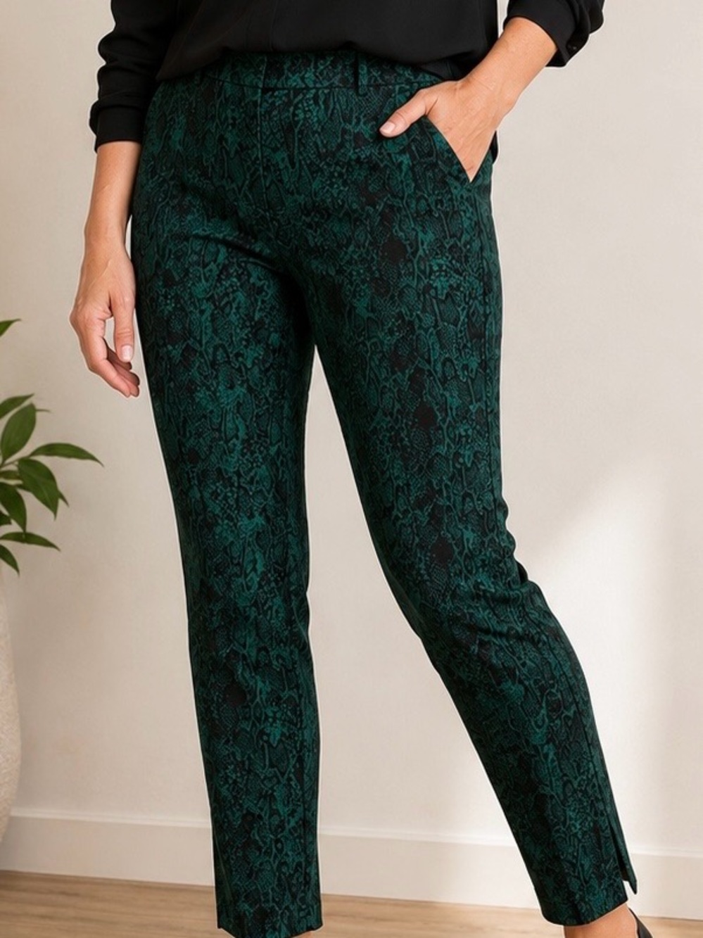 Chico's Pull-on Pants Size 2.5 (US 14) Green Snake Print Slim Ankle Pants